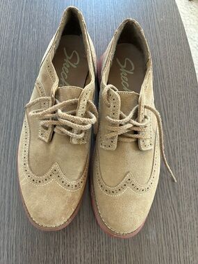 Skechers women’s  Light Brown Suede Leather Wingtip Oxford Shoes Sz 9
